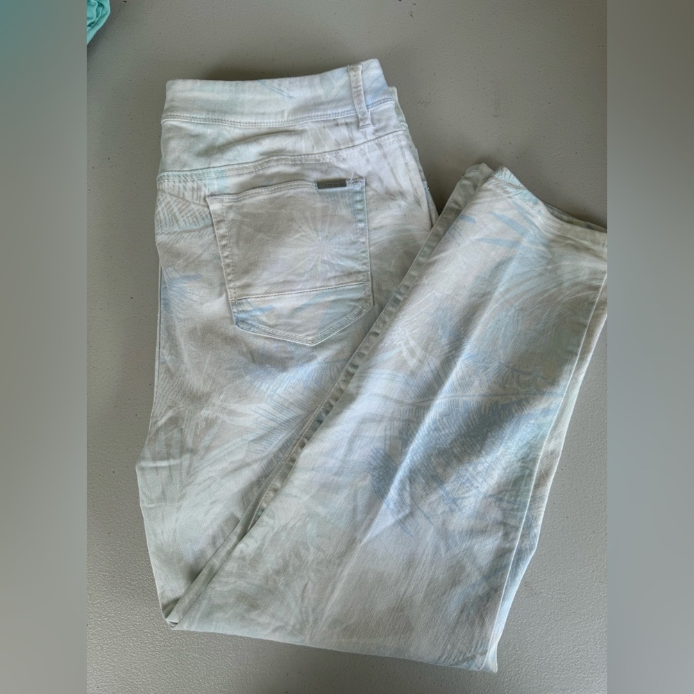 Chico’s so slimming crop pants size 3